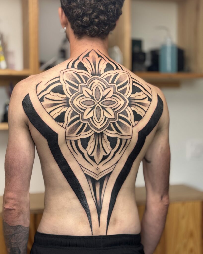 tatoueur Mimizan-Plage spécialisé en tatouage ornemental dans les Landes